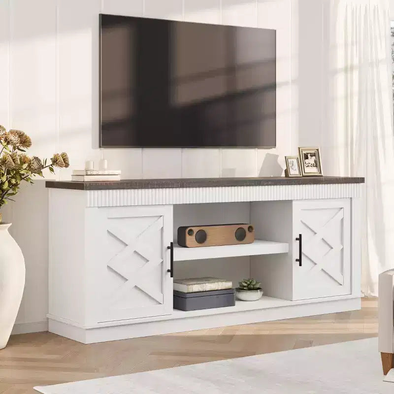 Meuble TV de style ferme pour téléviseur jusqu'à 70 pouces, meuble de divertissement cannelé avec 2 portes, console TV rustique de 65 pouces pour salon, chambre à coucher