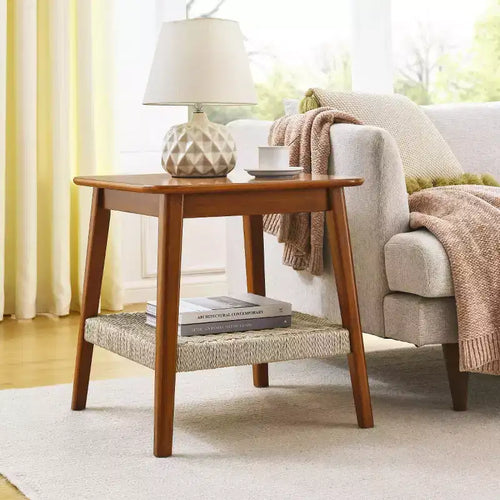 Table d'appoint carrée mi-siècle 23" avec étagère ouverte tissée, pieds en bois massif, table d'appoint à 2 niveaux pour salon, chambre ou bureau-Panipeachy