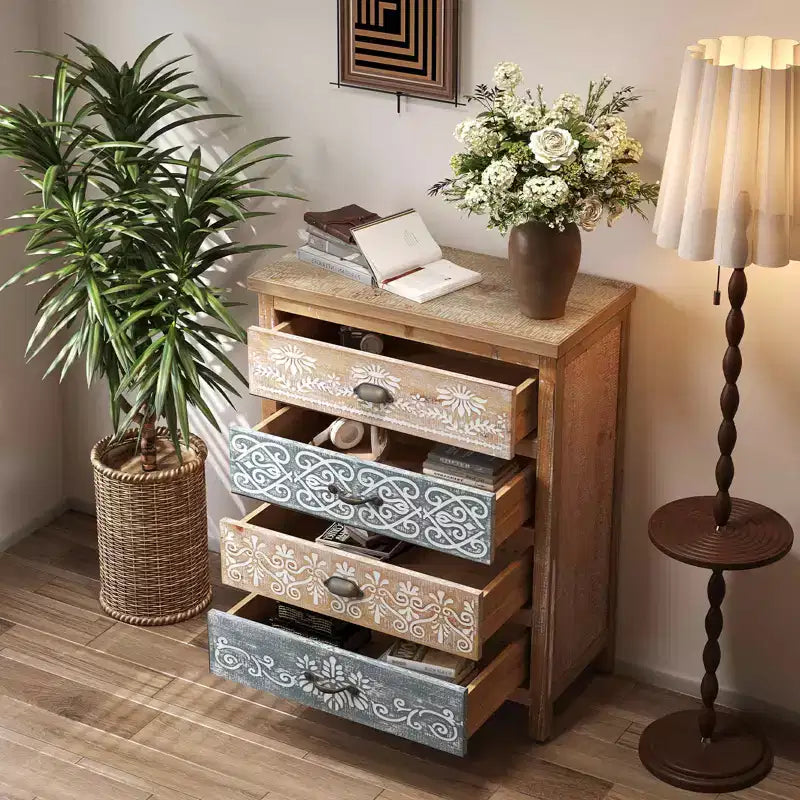 MAYEERTY Commode vintage à 4 tiroirs en bois vieilli et motif orné, commode de rangement rustique pour salon
