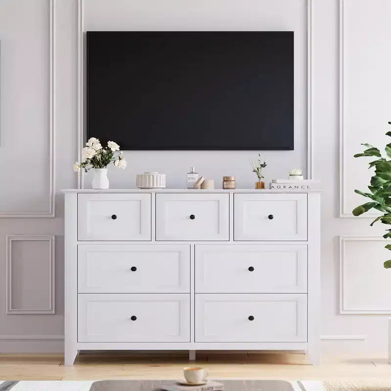 Modern 7-Drawer Wide Dresser with Metal Knobs, Wood Storage Chest for Bedroom, Hallway, or Entryway Organization