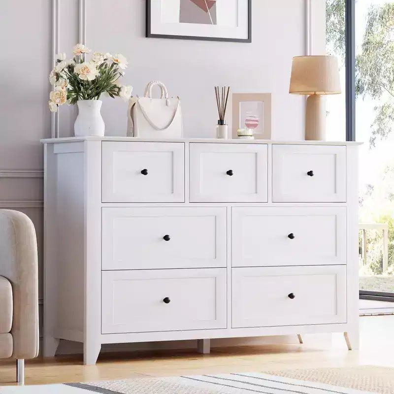 Modern 7-Drawer Wide Dresser with Metal Knobs, Wood Storage Chest for Bedroom, Hallway, or Entryway Organization