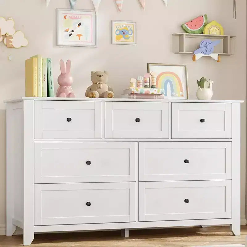 Modern 7-Drawer Wide Dresser with Metal Knobs, Wood Storage Chest for Bedroom, Hallway, or Entryway Organization