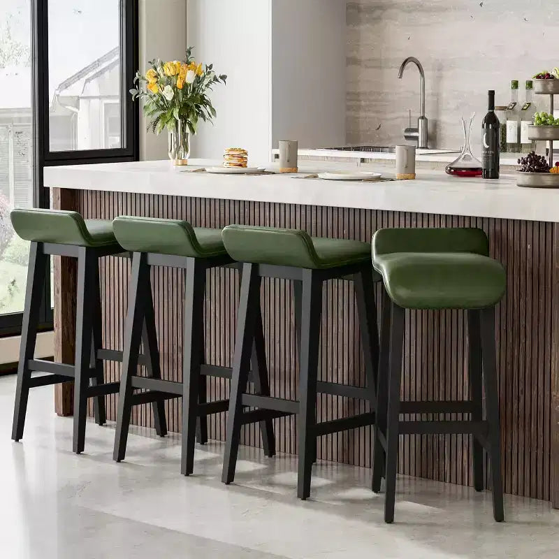 Lot de 4 tabourets de bar hauteur comptoir avec dossier bas et repose-pieds, cadre en bois, assise large en cuir PU pour îlots de cuisine et comptoirs de bar, marron