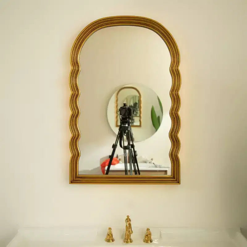24 Retro Arched Wall Mirror with Scalloped PU Frame, Decorative Mirror with 3 Adjustable Color Temperatures for Bathroom or Bedroom-Panipeachy