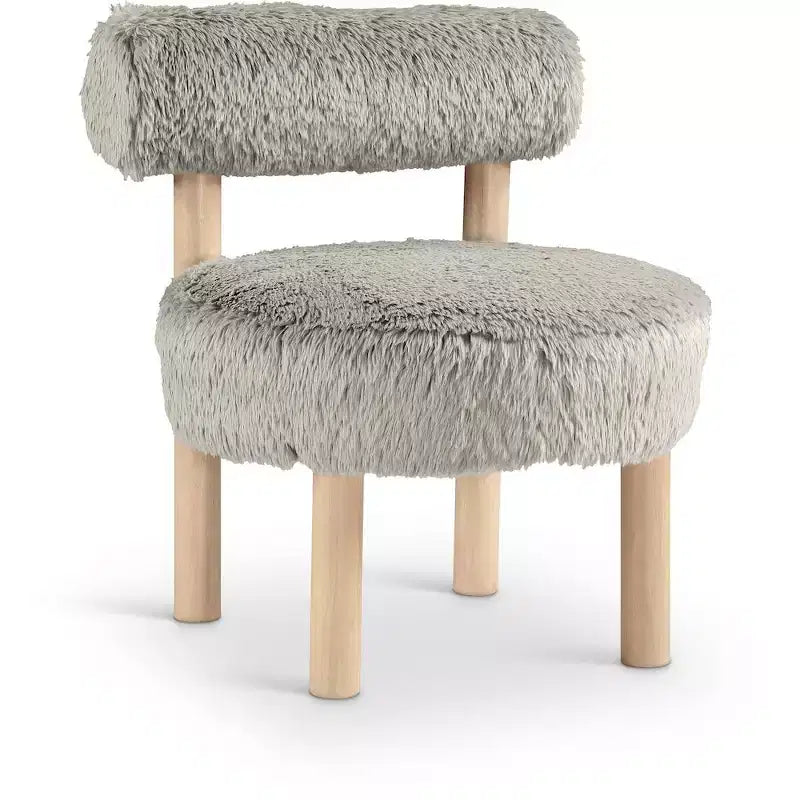 Chaise Ambre en Tissu Shearing Végan de Meridian Furniture