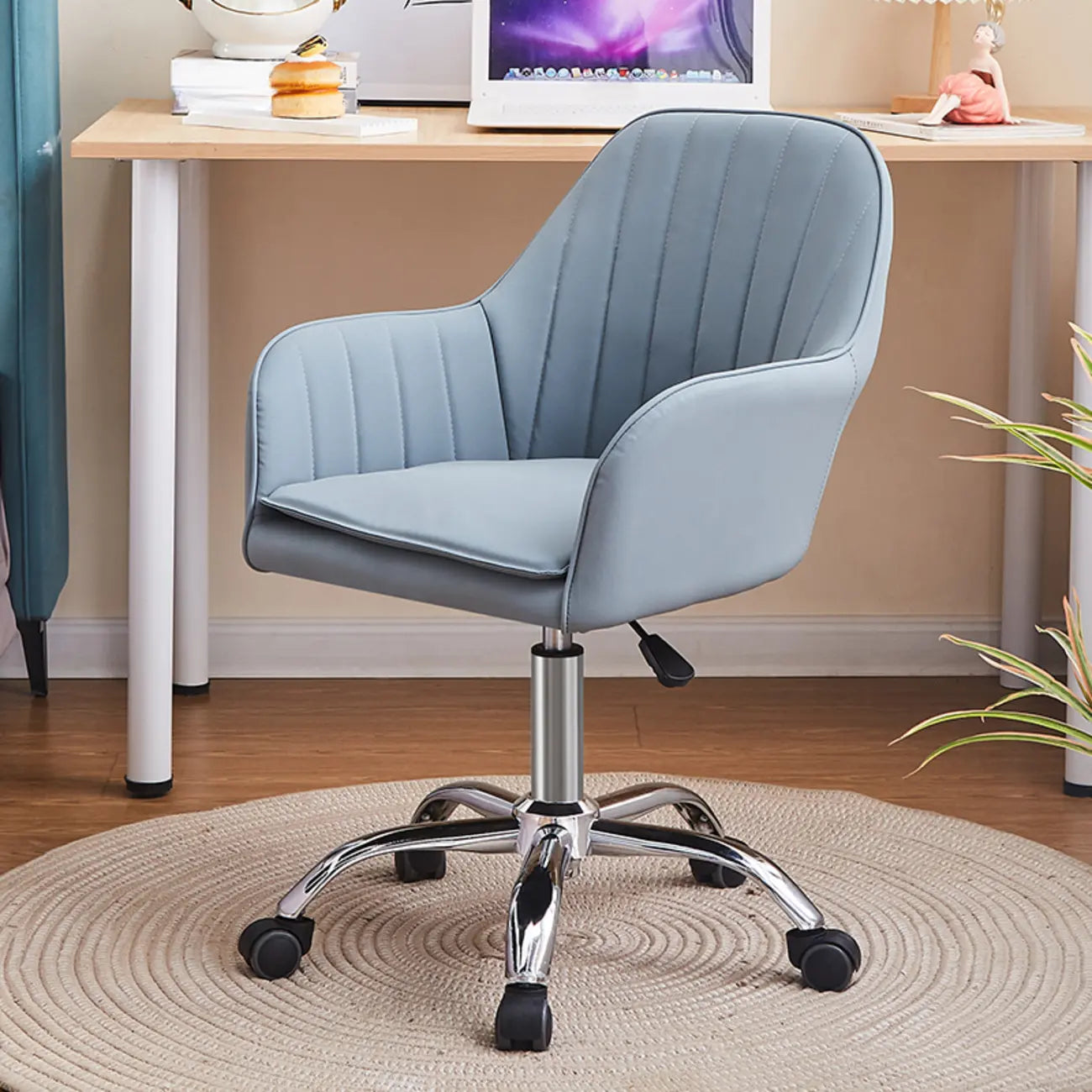 Chaise de bureau pivotante en cuir gris élégant