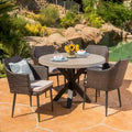 Ensemble de salle à manger rond 5 pièces d'extérieur en osier et béton léger Nyla avec coussins par Christopher Knight Home