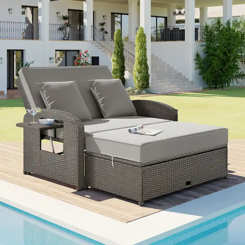 Double chaise longue en osier d'extérieur avec coussin gris