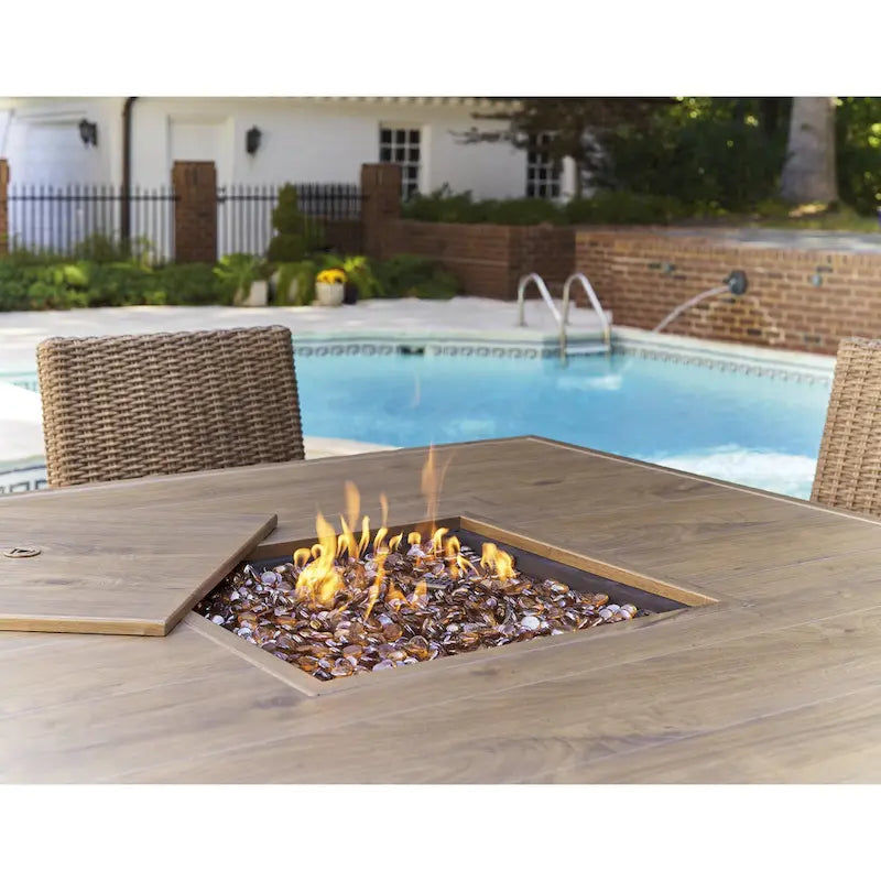 Signature Design by Ashley Table de bar d'extérieur avec foyer Walton Bridge Driftwood – 55,75 L x 55,75 P x 39,13 H po