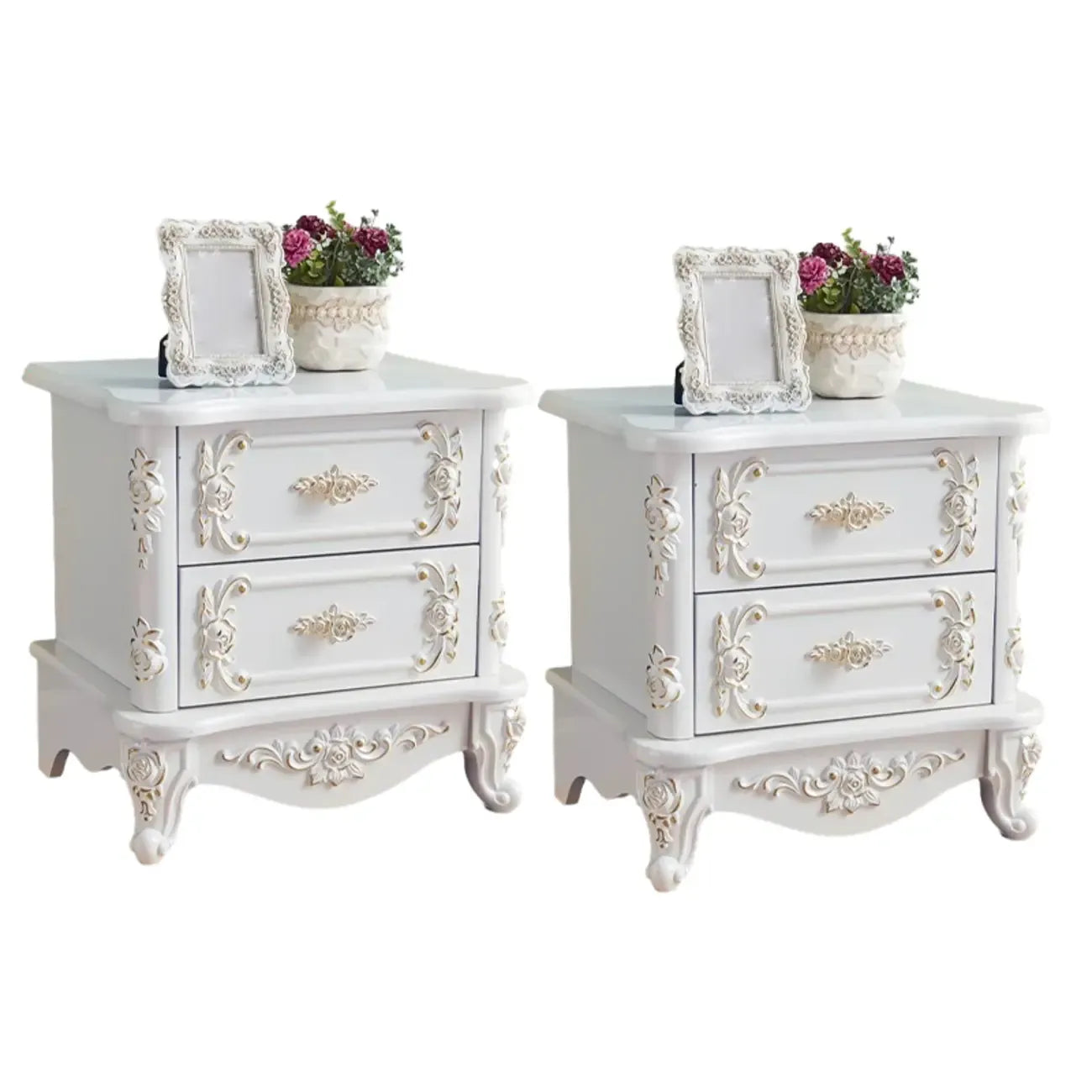 Table de chevet traditionnelle en bois blanc sculpté à 3 tiroirs